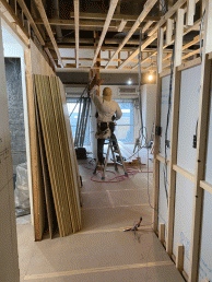 天井を高くして風通しと採光UP！自転車も置けて収納もたっぷり！ 　目黒区A様邸